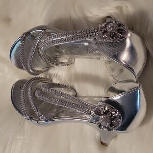 Delicacy heels beautiful bling EUC